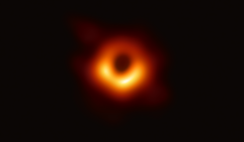 第一张黑洞图像。